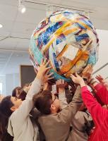 _group effort to lift 16kg ball of plastic sml.jpg